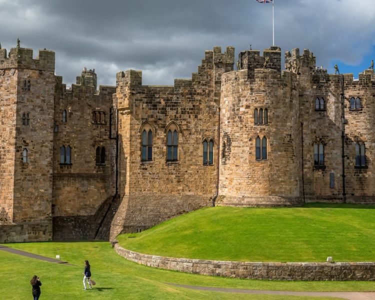 alnwick castle day tour from edinburgh
