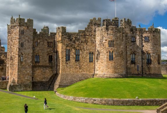 alnwick castle day tour from edinburgh