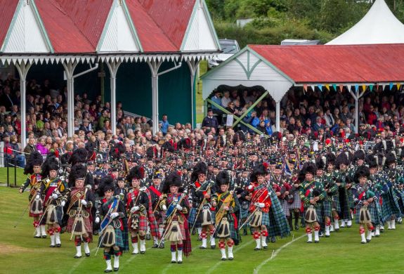 highland games day tour from edinburgh coach tour