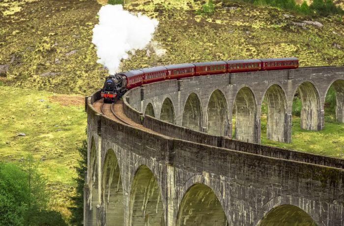 jacobite train over bridge