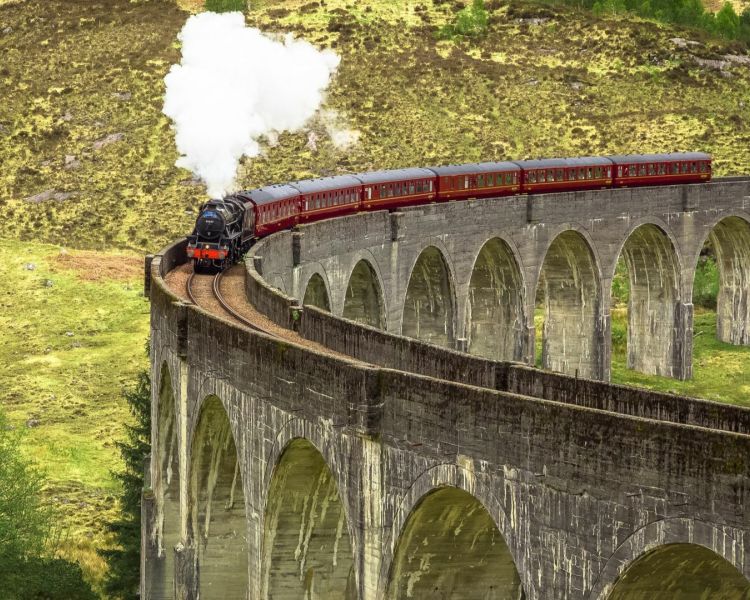 jacobite train over bridge