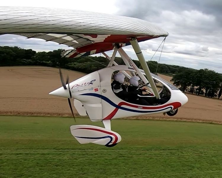 learn how to fly a microlight