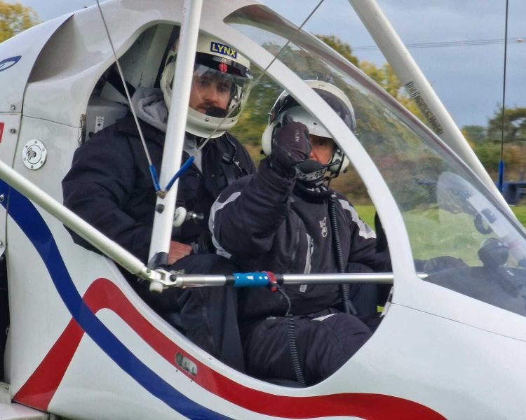 learn how to fly a microlight