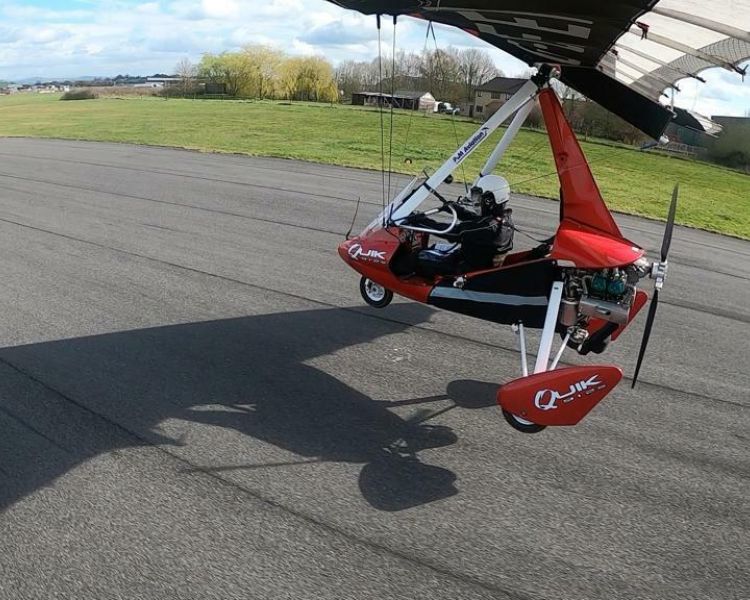 learn how to fly a microlight