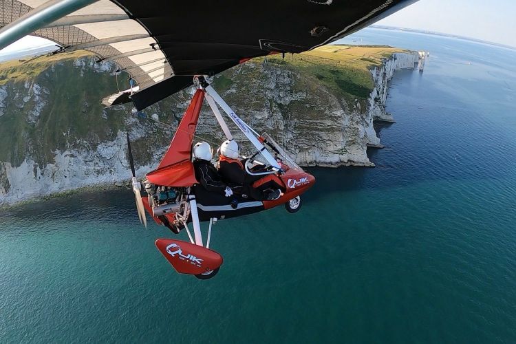learn how to fly a microlight
