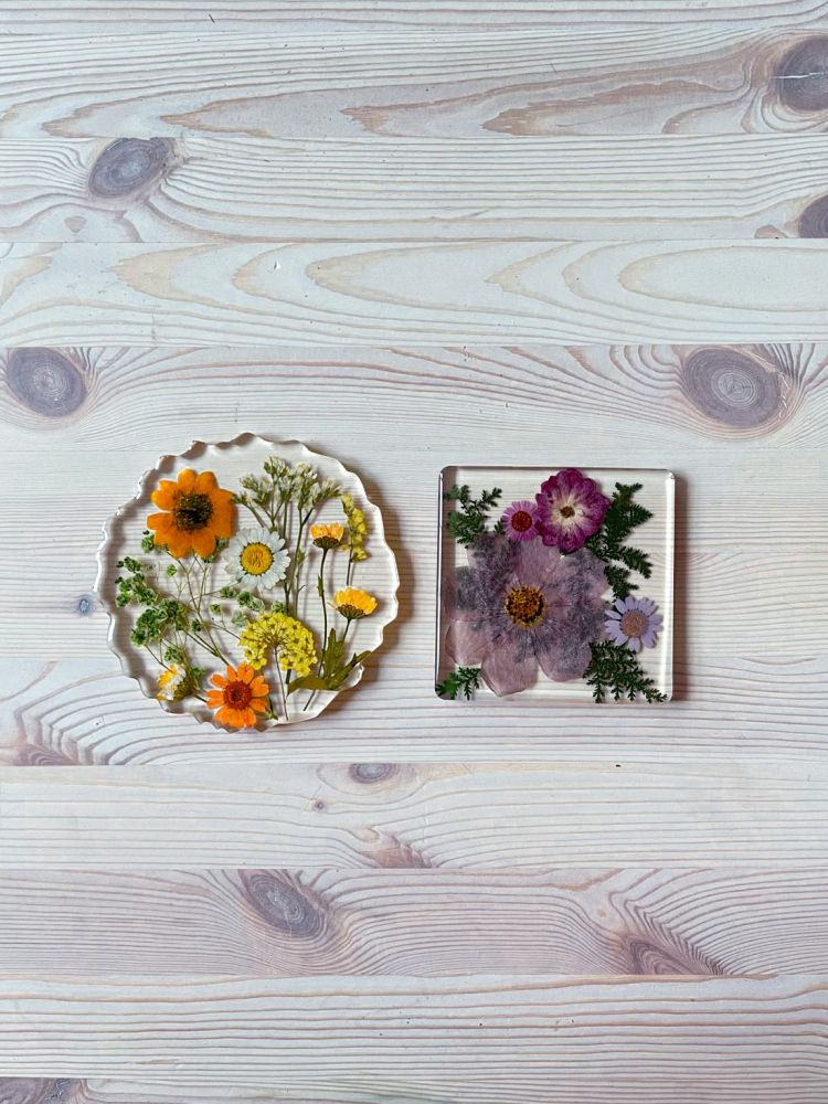learn how to make epoxy resin flower coasters