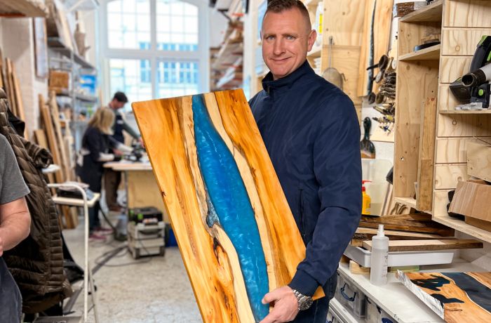 learn how to make an epoxy resin river table