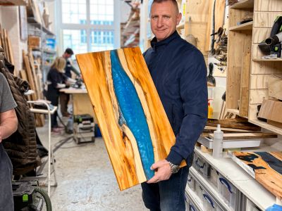 learn how to make an epoxy resin river table