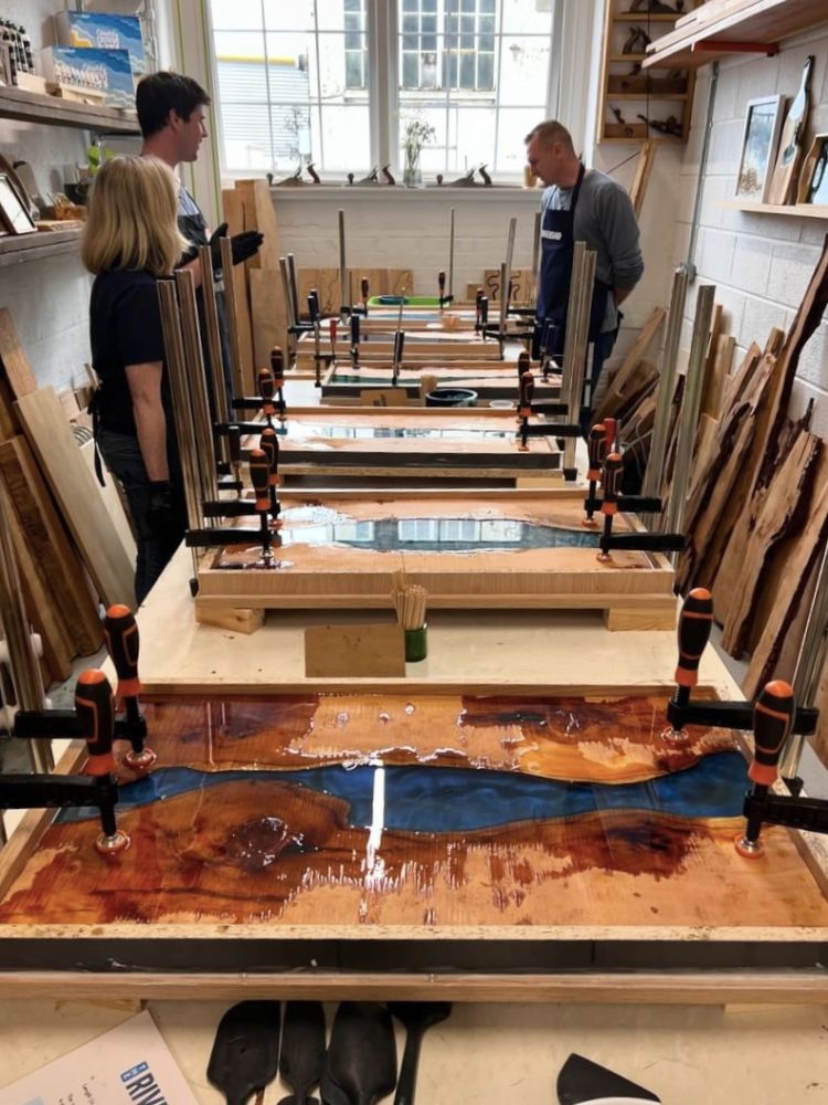 learn how to make an epoxy resin river table