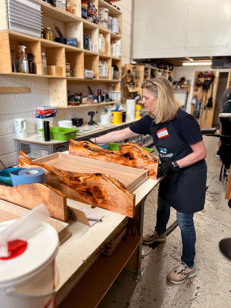learn how to make an epoxy resin river table