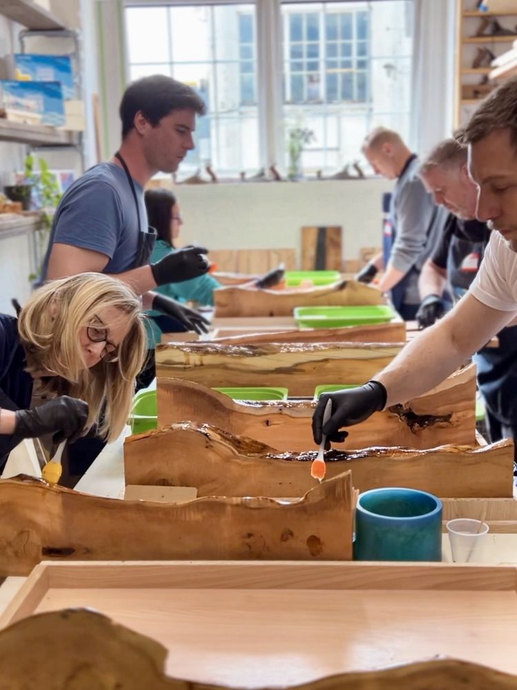 learn how to make an epoxy resin river table