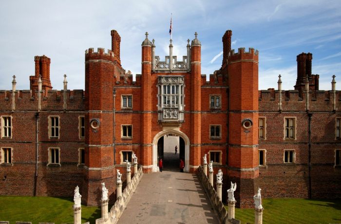 Hampton court exteriour 2