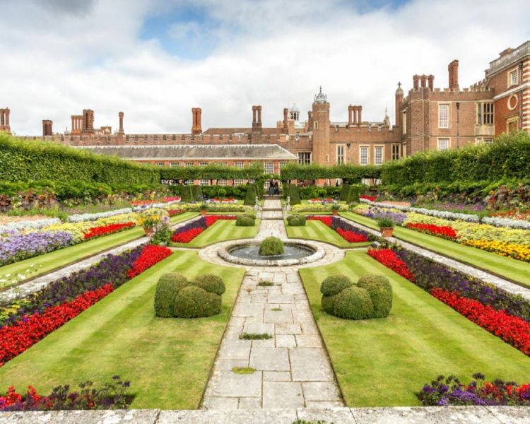 Gardens at hampton court