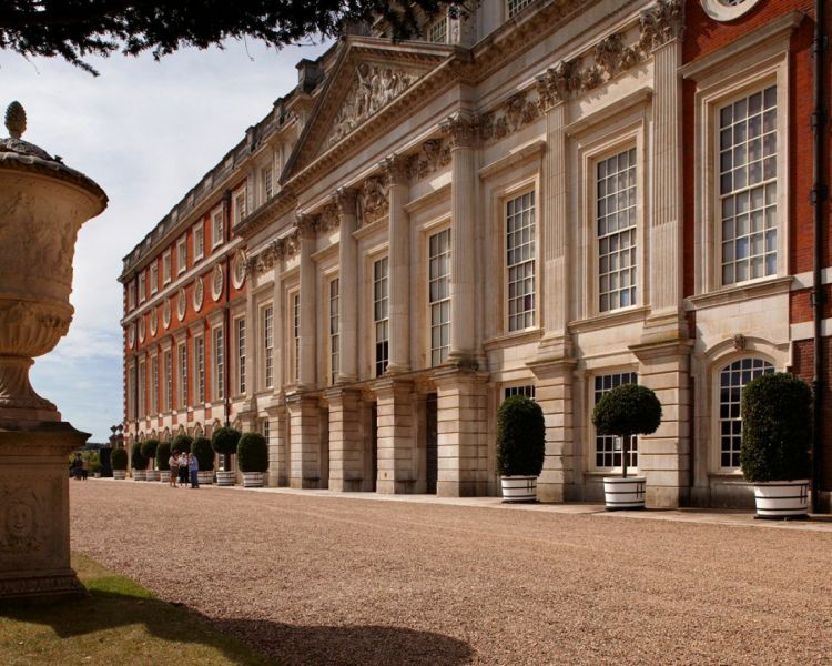 Hampton court buildings