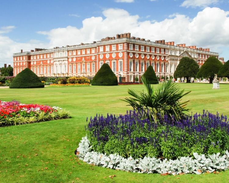 Hampton court palace dreams time4