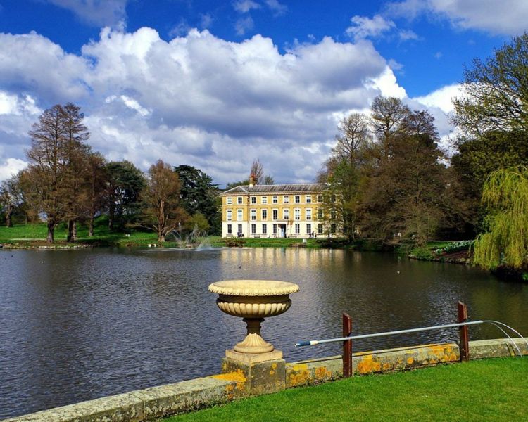 Kew gardens lake house