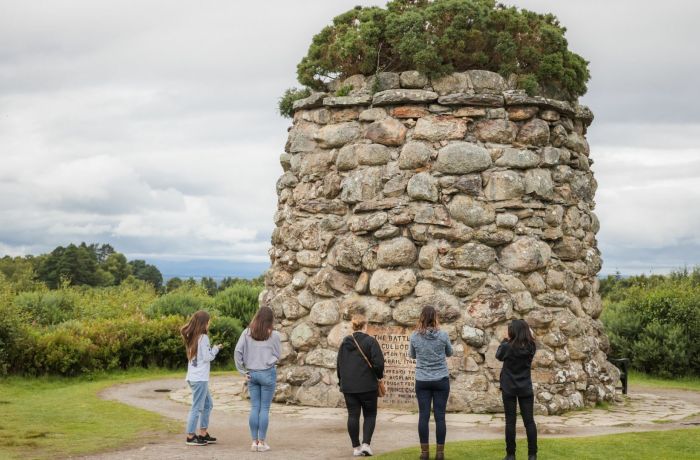 loch ness cruise, urquhart castle and outlander day tour from inverness