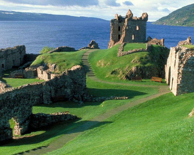 loch ness cruise, urquhart castle and outlander day tour from inverness