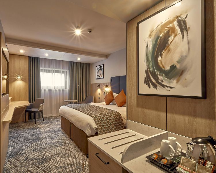 double hotel room at the crowne plaza hotel in reading