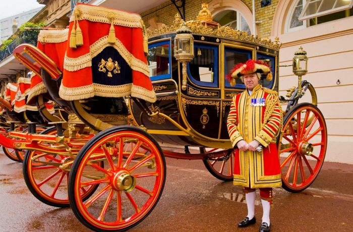 the royal mews at buckingham palace entrance