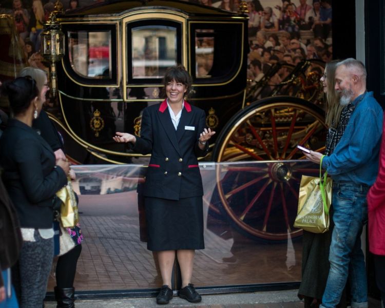 the royal mews at buckingham palace entrance