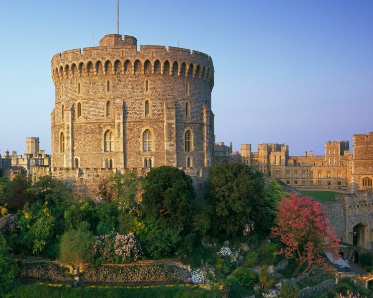 Landscape the round tower peter packer royal collection trust his majesty king charlesiii2024