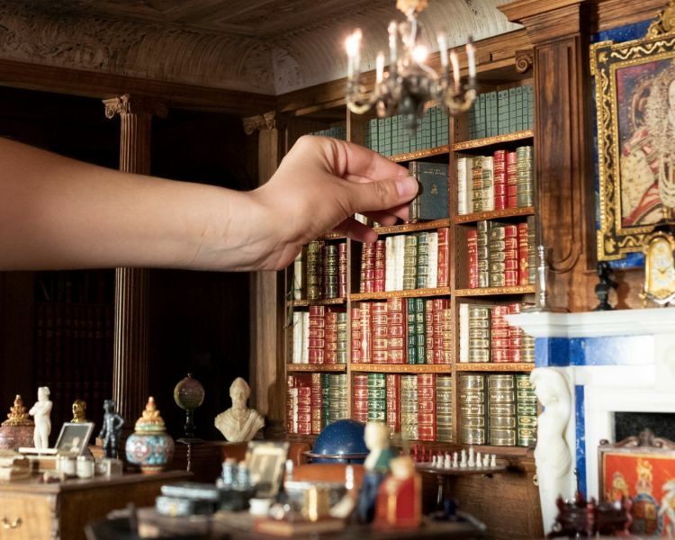 Queen marys dolls house close up royal collection trust his majesty king charlesiii2024