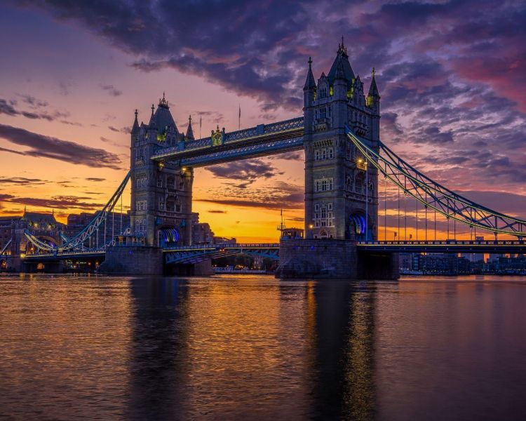 Low angle shot famous historic tower bridge london evening time min