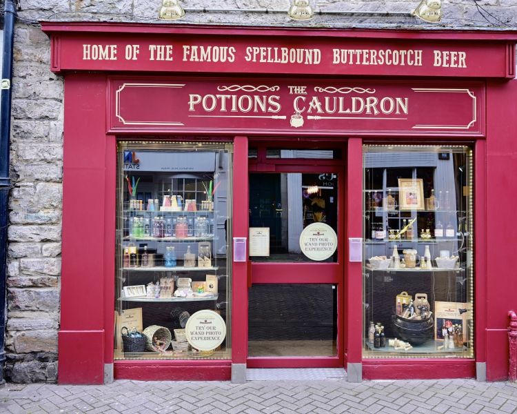 magical potion experience at the rose street covenstead In edinburgh