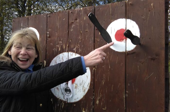 axe and knife throwing experience nottinghamshire
