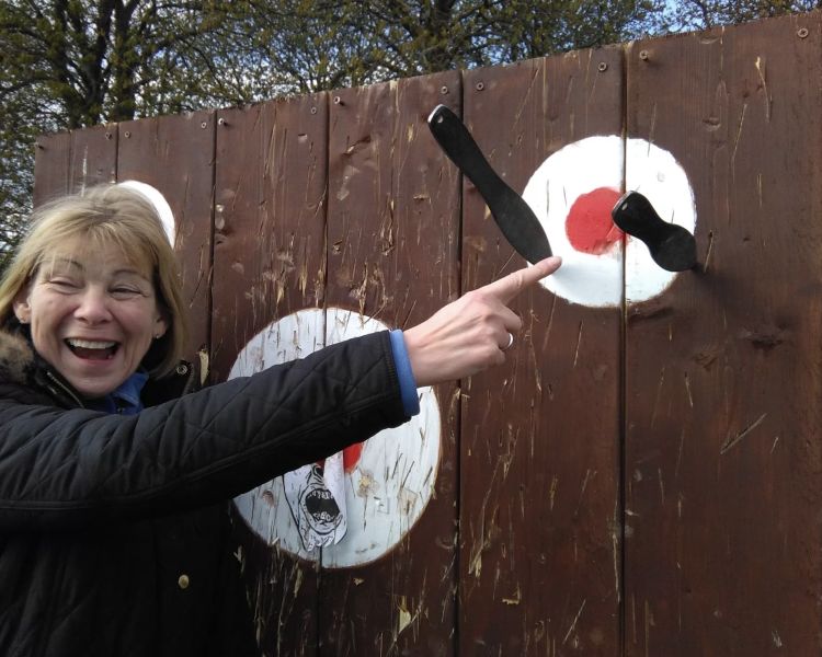 axe and knife throwing experience nottinghamshire
