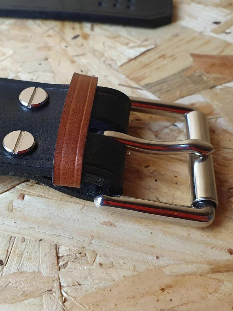 Leather belt buckle