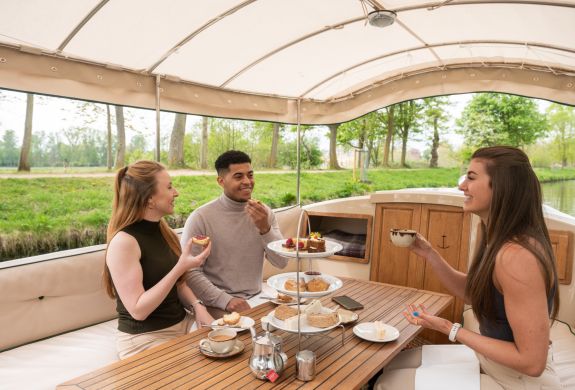 afternoon tea river cruise in oxford