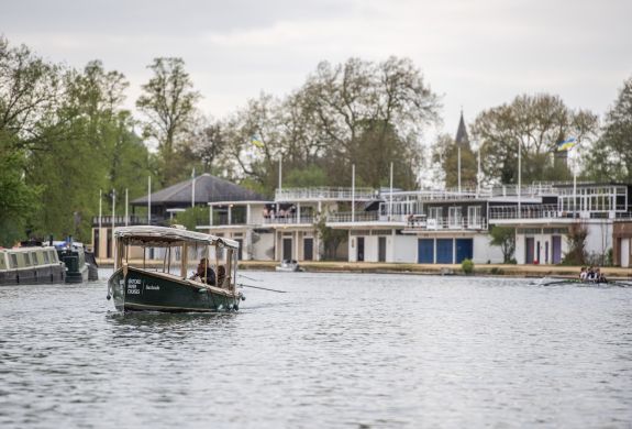 luxury boat hire experience in oxford