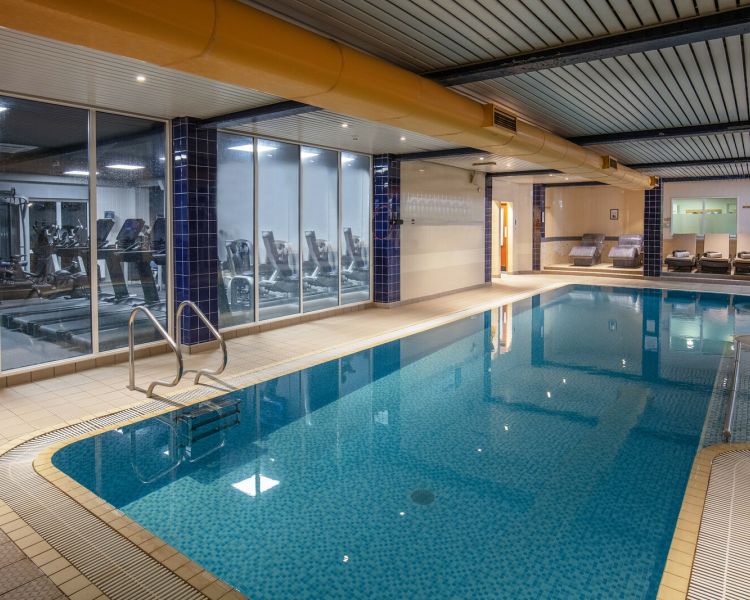 q hotels swimming pool warwick