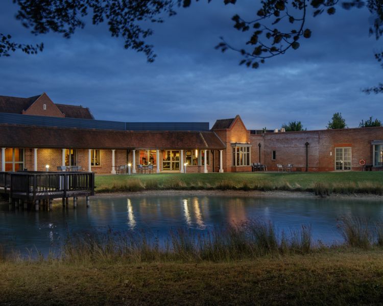 q hotels cambridge exterior