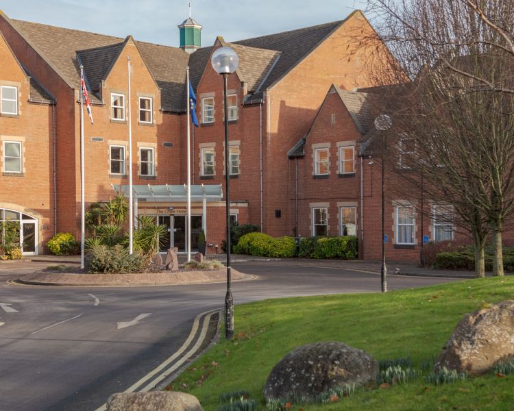 exterior q hotels cheltenham