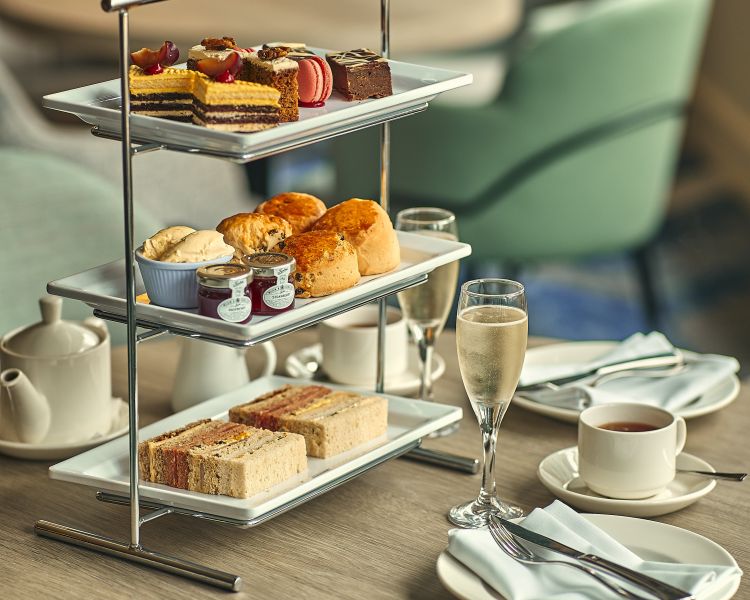 afternoon tea at the crowne plaza hotel in reading