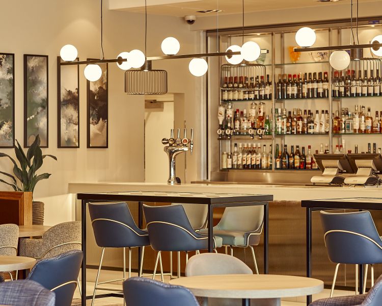 the dining area of the crowne plaza hotel in reading