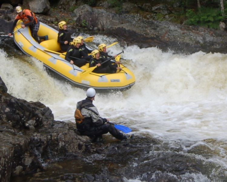 white water rafting on the river tummel experience day