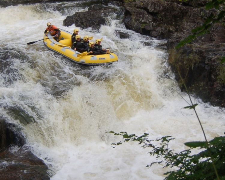 white water rafting on the river tummel experience day