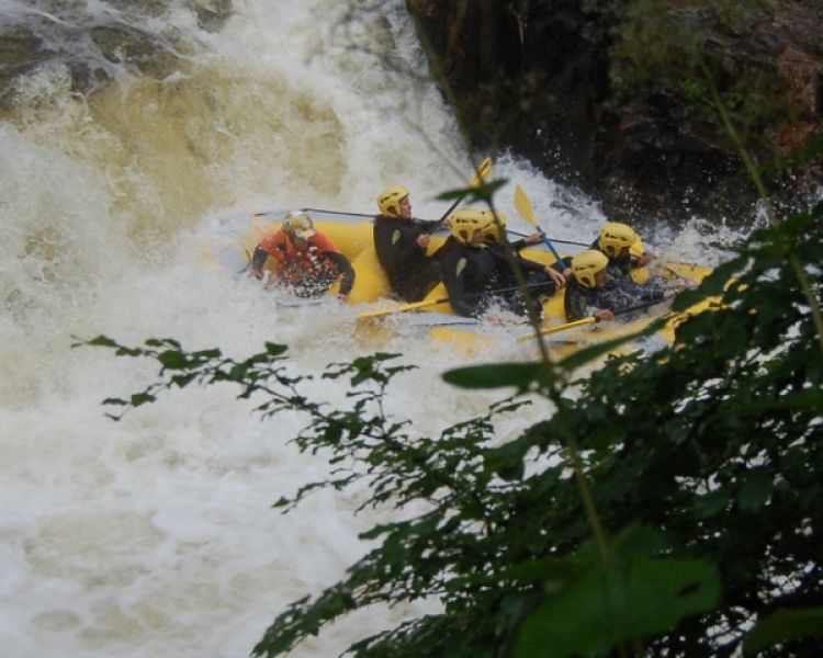 white water rafting on the river tummel experience day