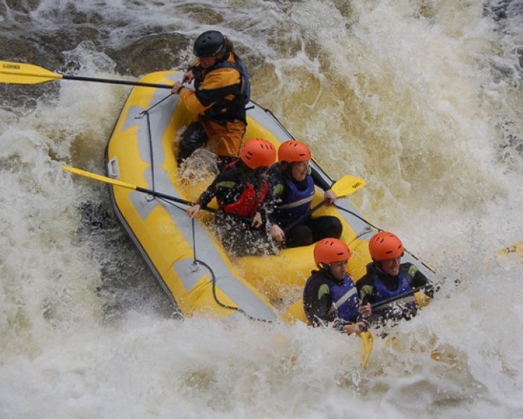 white water rafting on the river tummel experience day