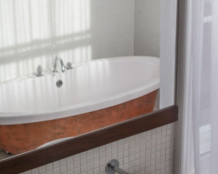 SS Suite Bathroom 2 min