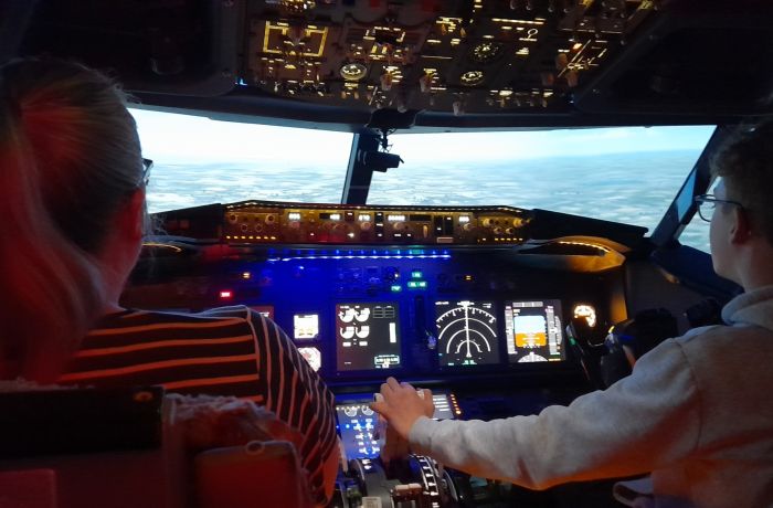boeing 737-800 flight simulator experience in brighton