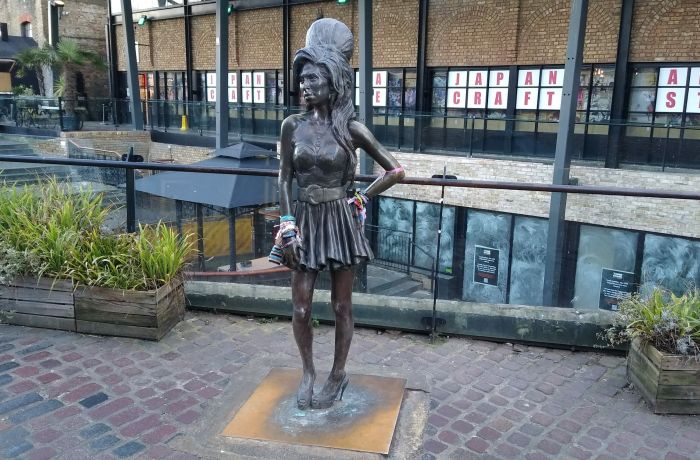 Amy Winehouse Statue 1 scaled