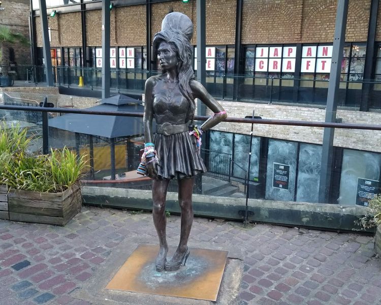 Amy Winehouse Statue 1 scaled