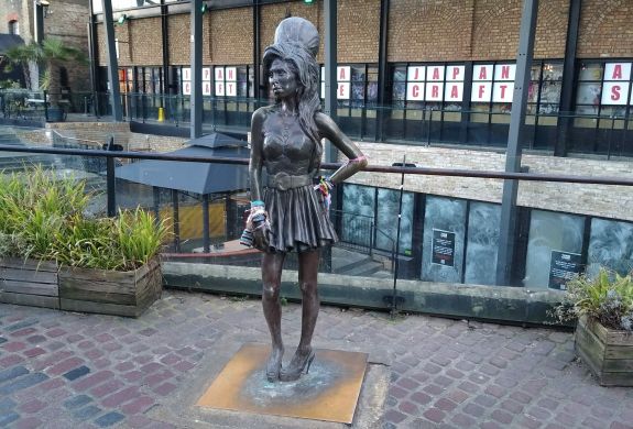Amy Winehouse Statue 1 scaled