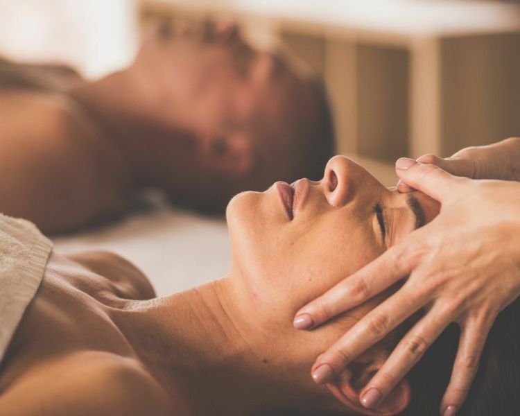 Head massage couples treatment
