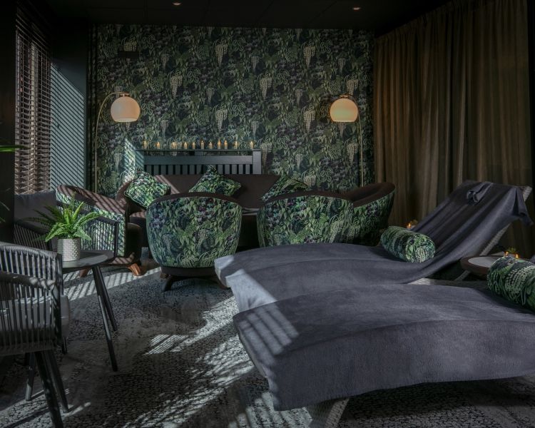 relaxation room in spa at q hotel in basingstoke